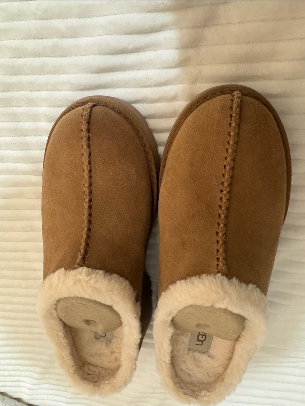 UGG women’s 
Chestnut Suede Plush-Lined Slip-On Slippers